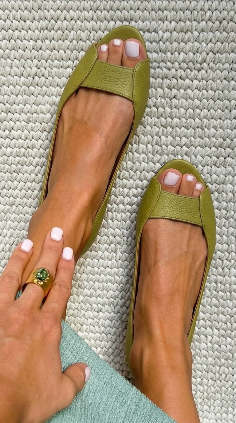 Arlina Sandalen | Goldene Metallic-Flachsohle Komfort