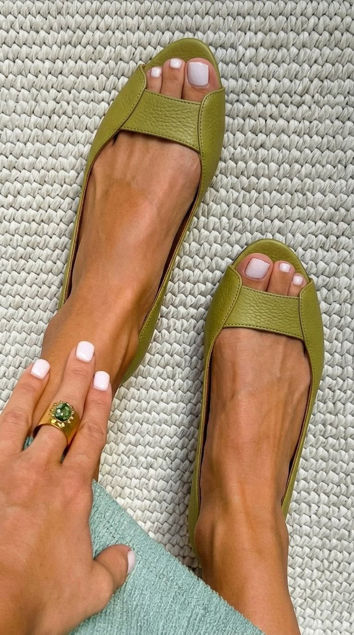 Arlina Sandalen | Goldene Metallic-Flachsohle Komfort