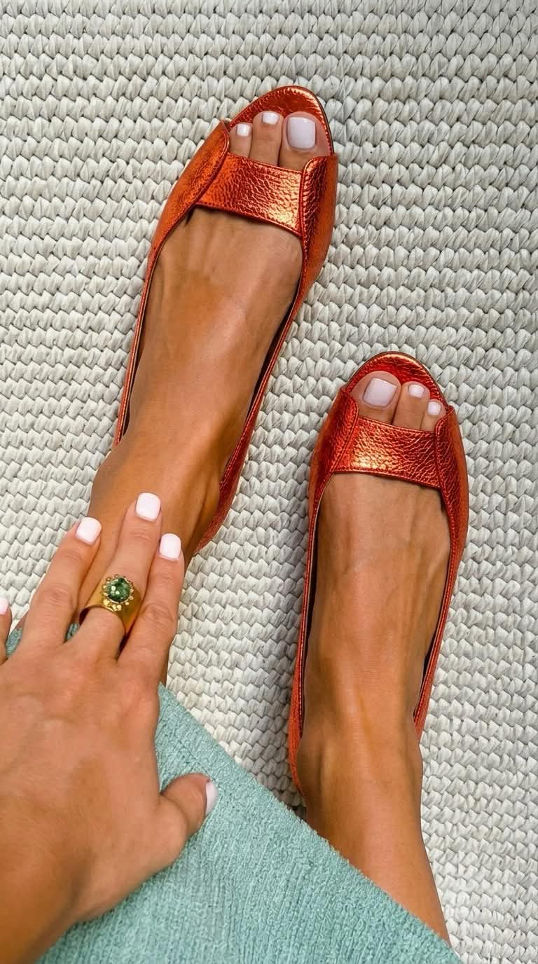Arlina Sandalen | Goldene Metallic-Flachsohle Komfort