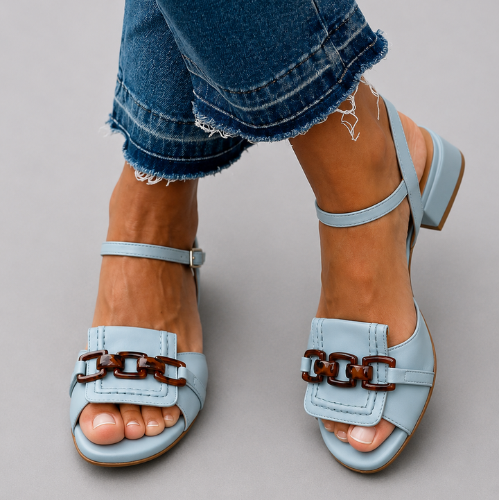 Azzurra Komfort-Sandalen | Hellblau, Metallkette, Niedriger Absatz