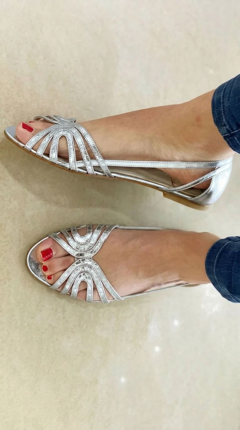 Elysia Sandalen Damen | Metallic Finish, Leichtes Cut-Out-Design