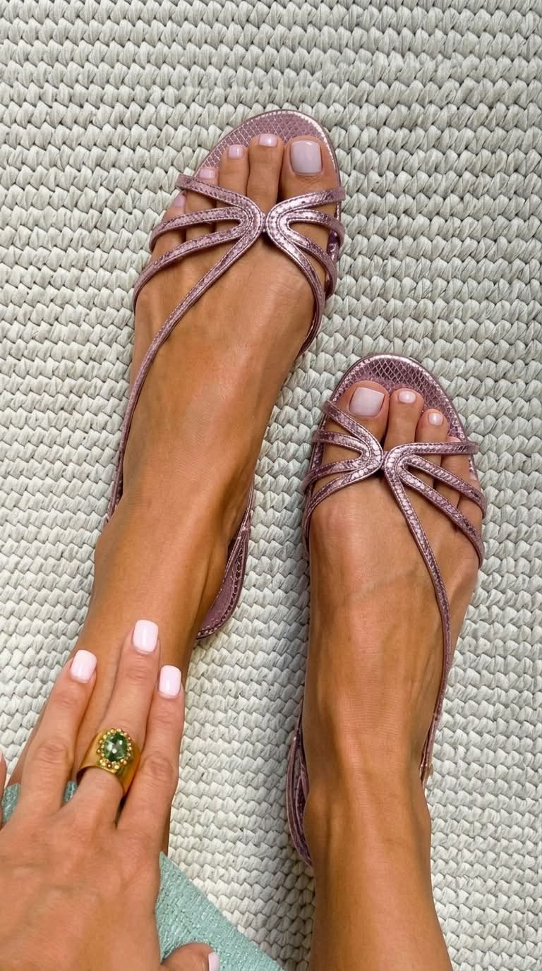 Gina Goldene Sandalen | Metallic-Finish, Verstellbare Riemen