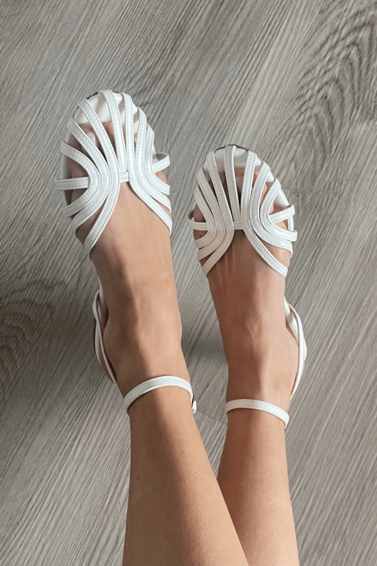 Vela Flache Damensandalen | Schmuckdetails, Verstellbarer Knöchelriemen
