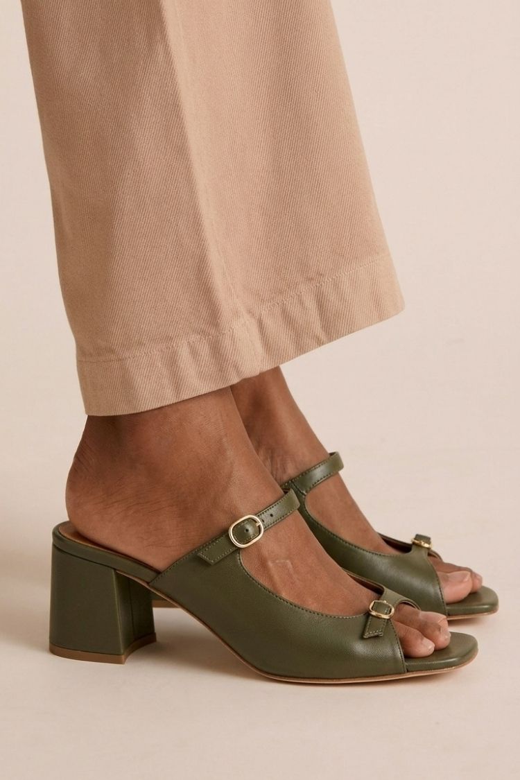 Vela Komfort-Absatzsandalen | Klobiger Absatz, Goldene Details